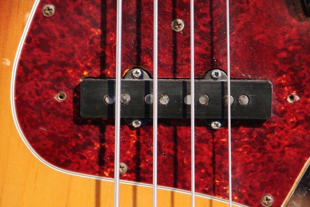 Fender-Jazz-Bass-1968-sunburst-007.jpg