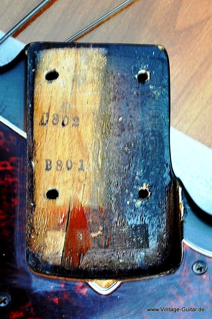 Fender-Jazz-Bass-1968-sunburst-008a.JPG