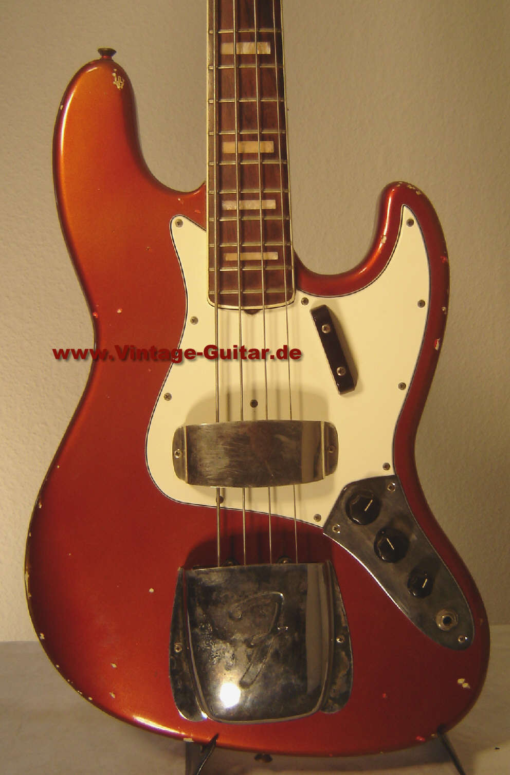 Fender_Jazz_Bass_CAR_1969_Front-Close.jpg