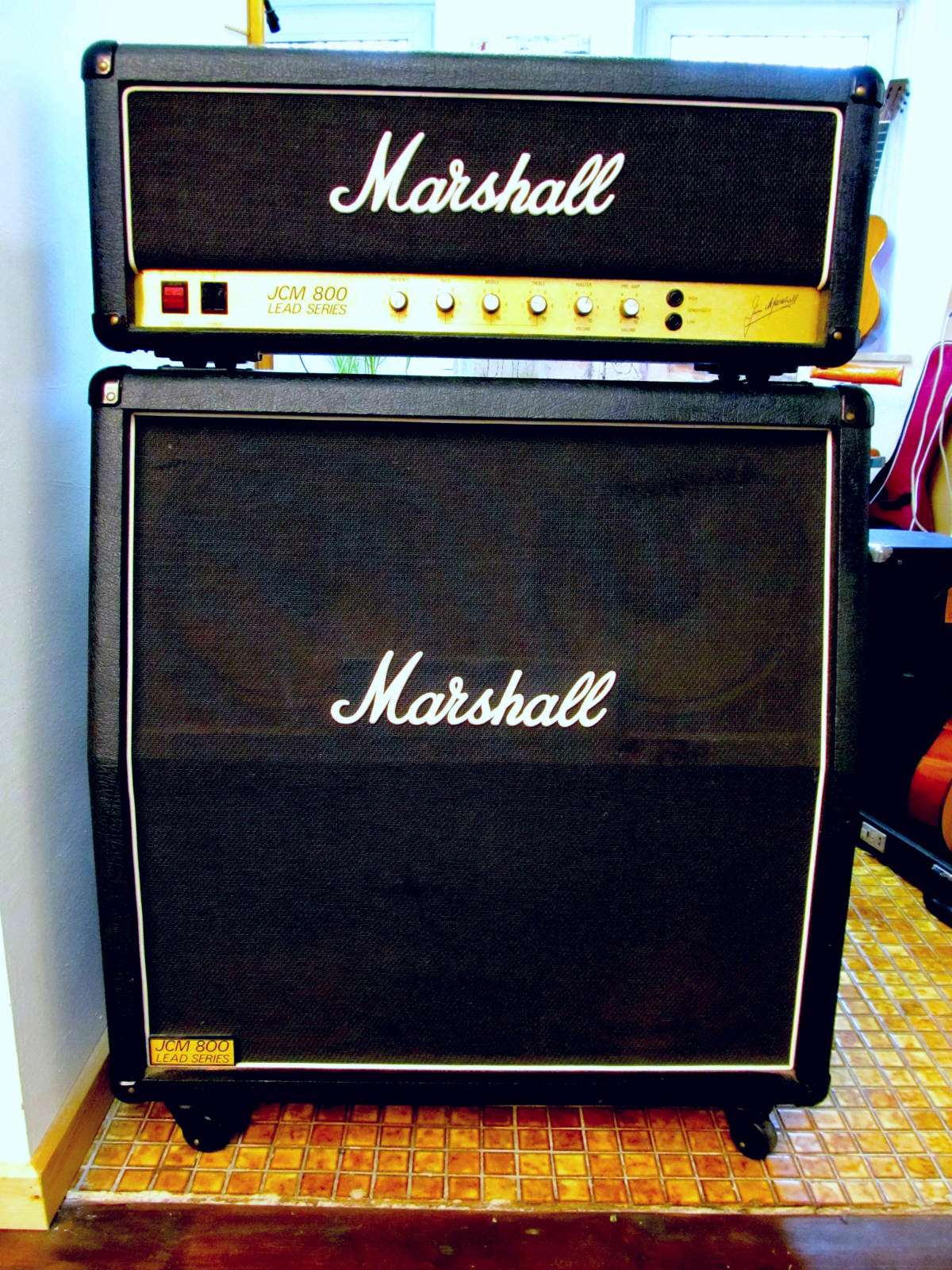 Marshall-JCM-800-b.jpg