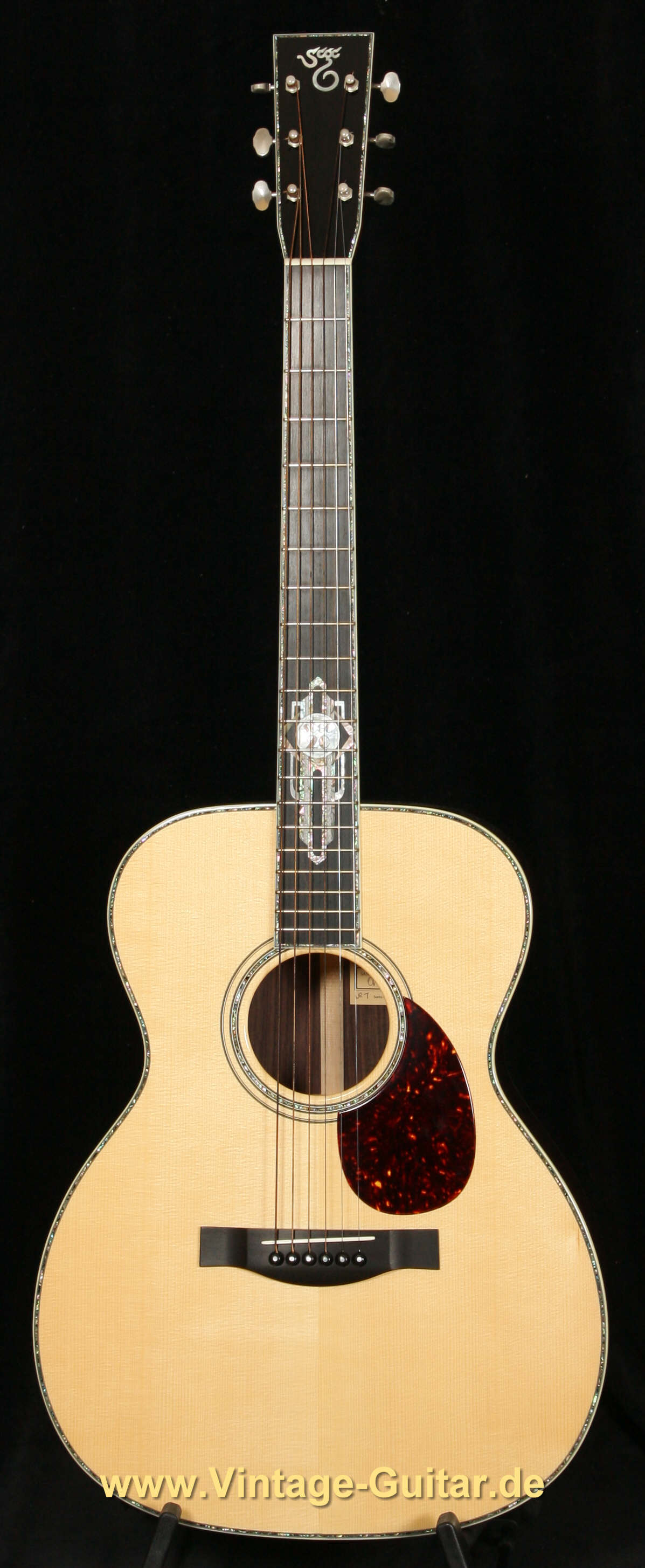 Santa_Cruz_Acoustic_Guitar.jpg