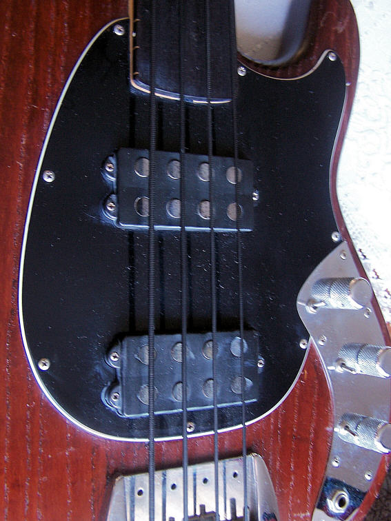 Musicman-Sabre-fretless-3.jpg