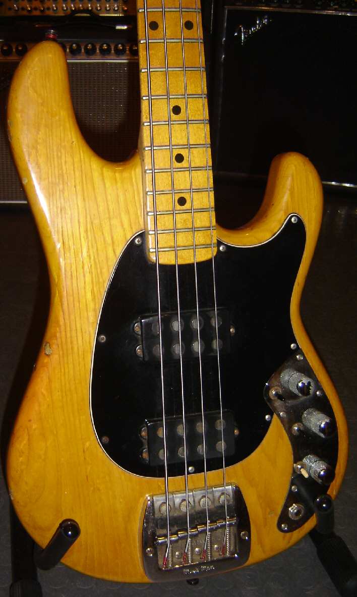 Music-Man-Sabre-Bass-1979-2.jpg