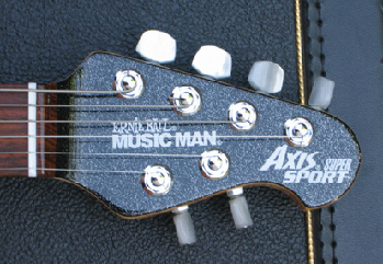 MusicMan-Axis-headstock-vorne.jpg